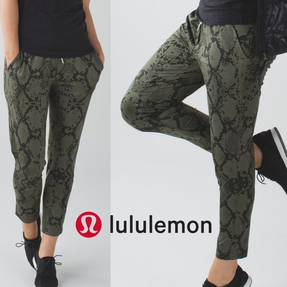 Lululemon Jet Crop Ziggy Snake - Picture 1 of 8